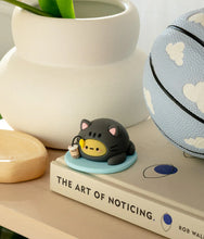 Load image into Gallery viewer, Smoko - Tayto Cats - Blind Box Figure

