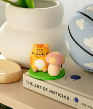 Load image into Gallery viewer, Smoko - Tayto Cats - Blind Box Figure
