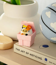 Load image into Gallery viewer, Smoko - Tayto Cats - Blind Box Figure

